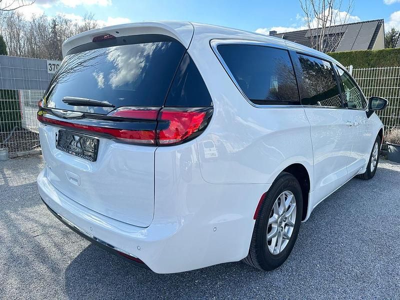 Gebraucht Chrysler Pacifica 291 PS (214 kW) 2024 Weiß Van