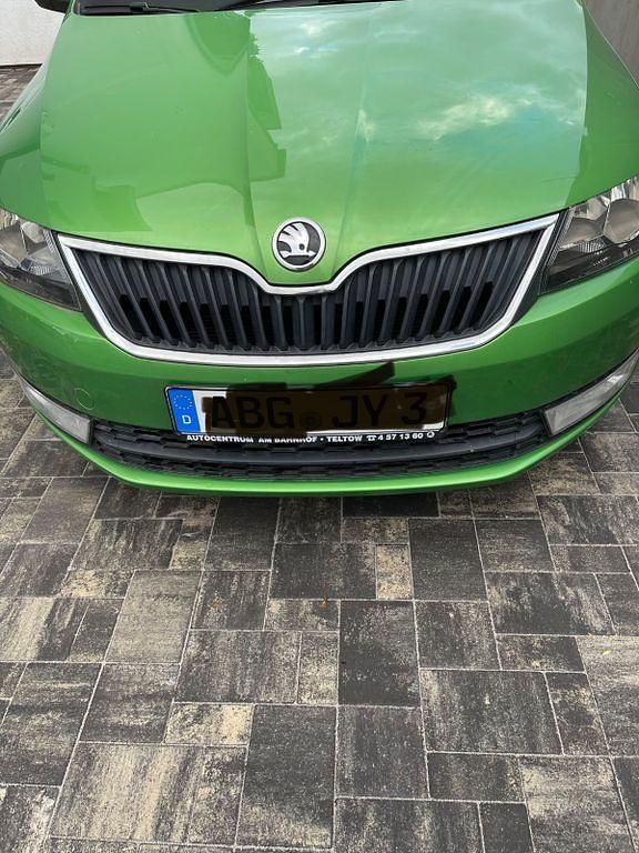 Gebraucht Skoda Rapid Drive 86 PS (63 kW) 2014 Grün Kleinwagen