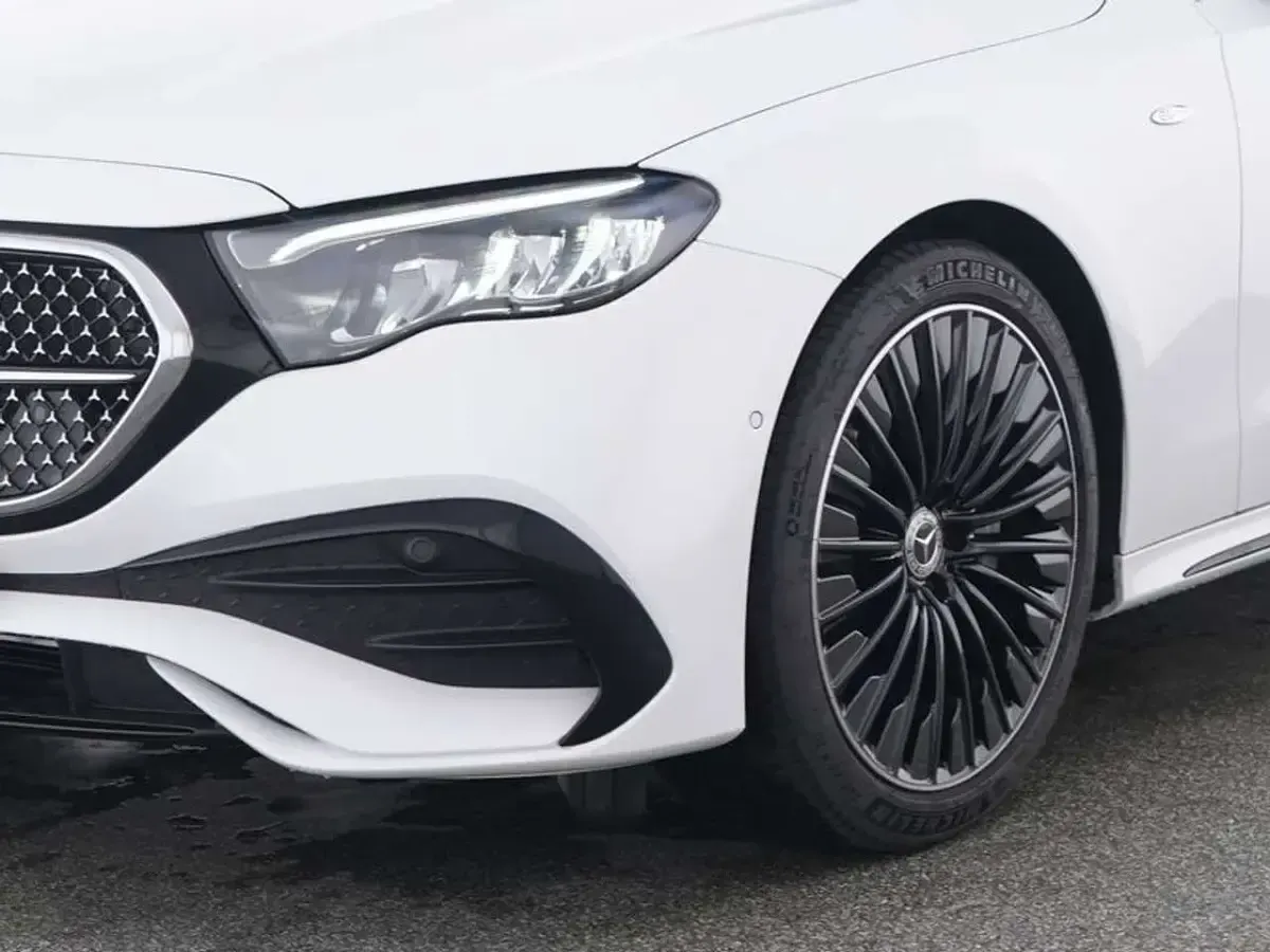 Gebraucht Mercedes E300 Advanced 313 PS (230 kW) 2025 Manufaktur lack manufaktur opa Kombi