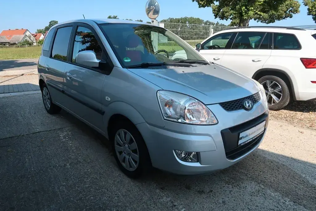 Gebraucht Hyundai Matrix Comfort 103 PS (75 kW) 2009 Silber Van / Kleinbus
