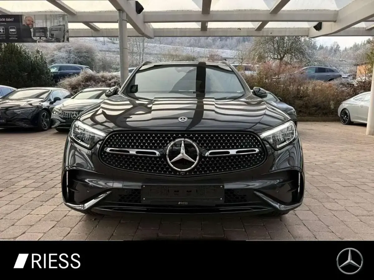 Gebraucht Mercedes GLC220 AMG 197 PS (144 kW) 2025 Grau SUV