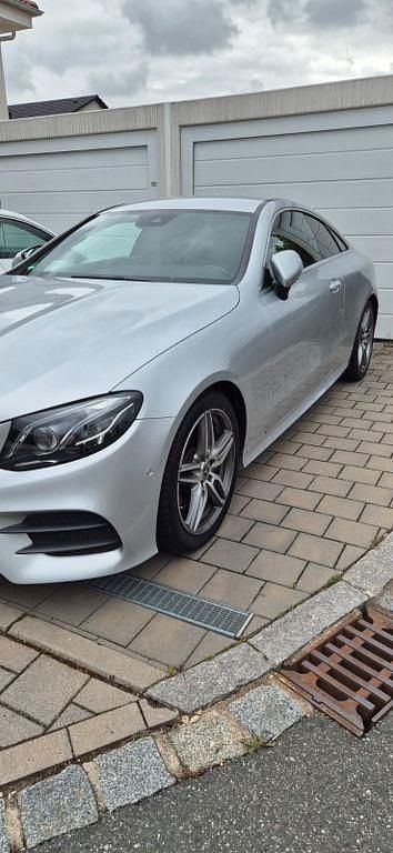 Silber Gebraucht 2018 Mercedes E220 AMG Coupé | 32.500 € (Guter Preis) - Bild 1/4