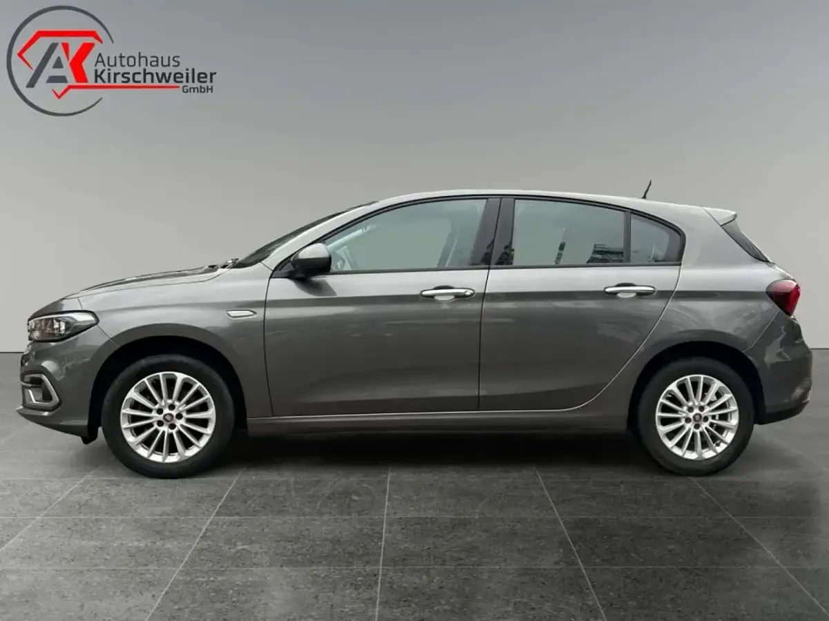 Gebraucht Fiat Tipo Life 101 PS (74 kW) 2022 Colosseo grau metallic Limousine