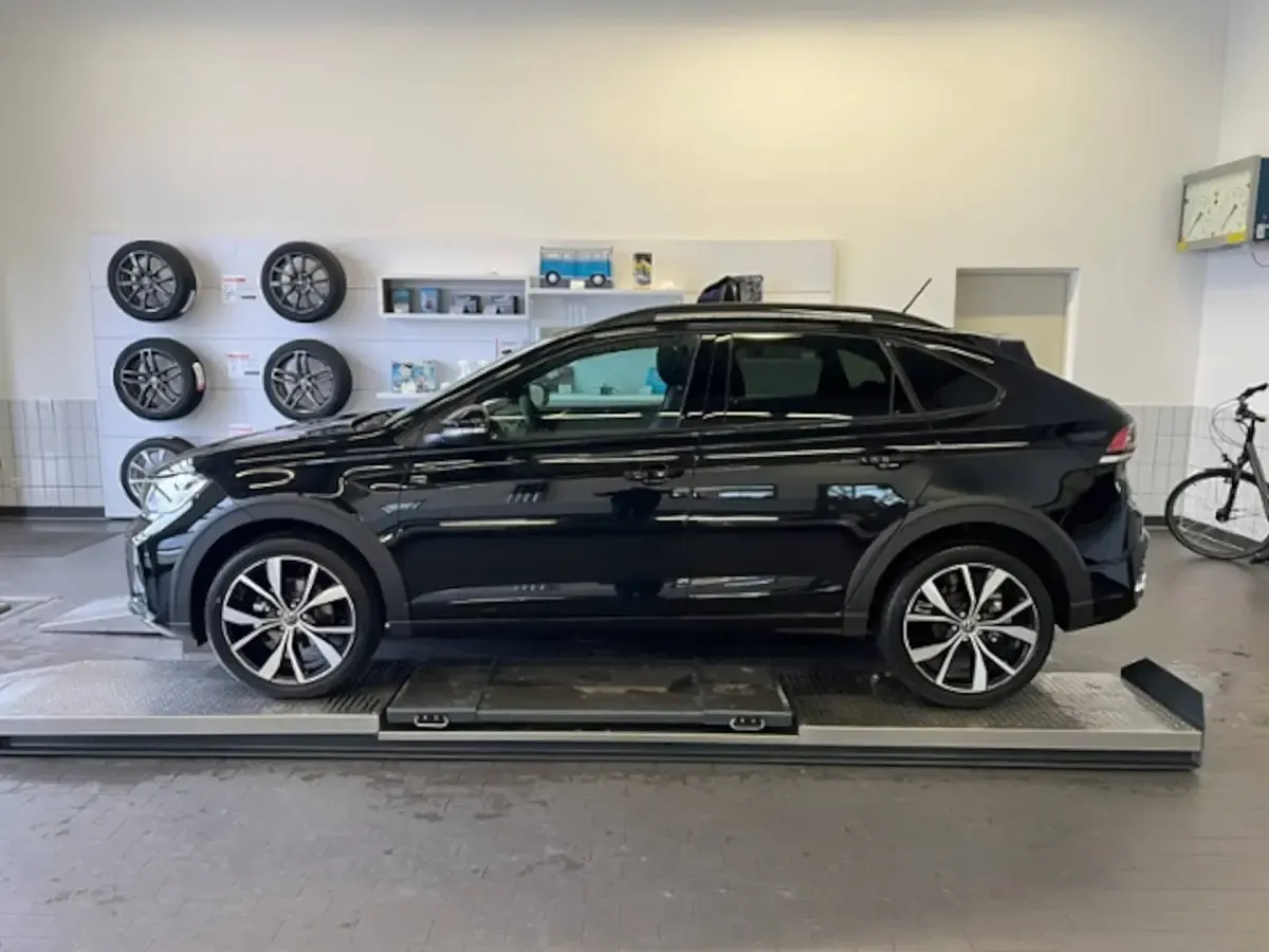 Neu VW Taigo R-line 150 PS (110 kW) 2025 Deep black perleffekt SUV