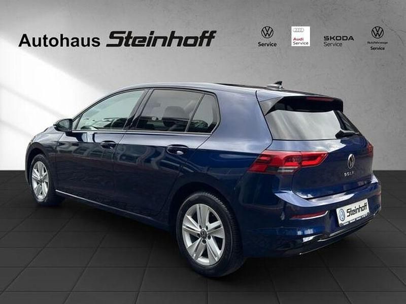 Gebraucht VW Golf VIII 131 PS (96 kW) 2021 Blau Limousine