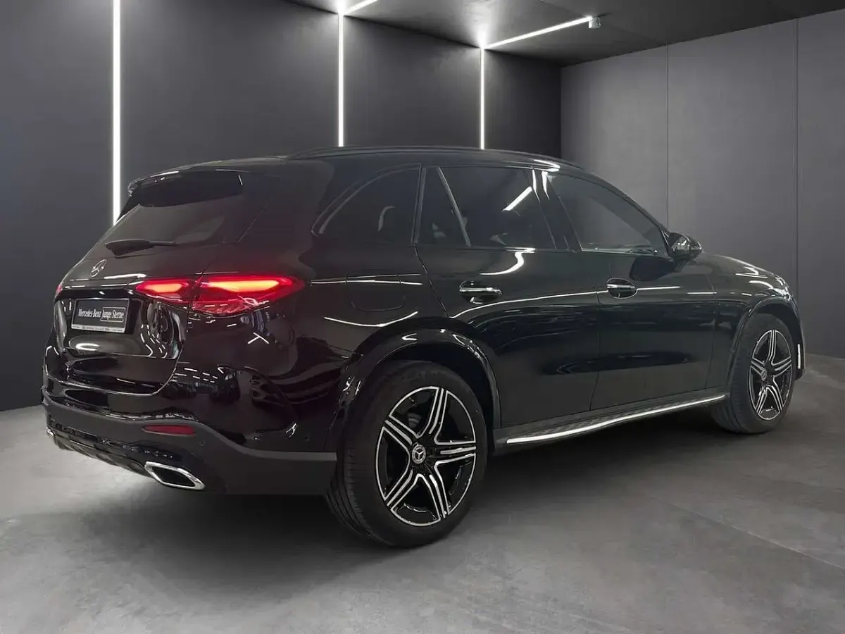 Gebraucht Mercedes GLC200 AMG 204 PS (150 kW) 2023 Schwarz SUV