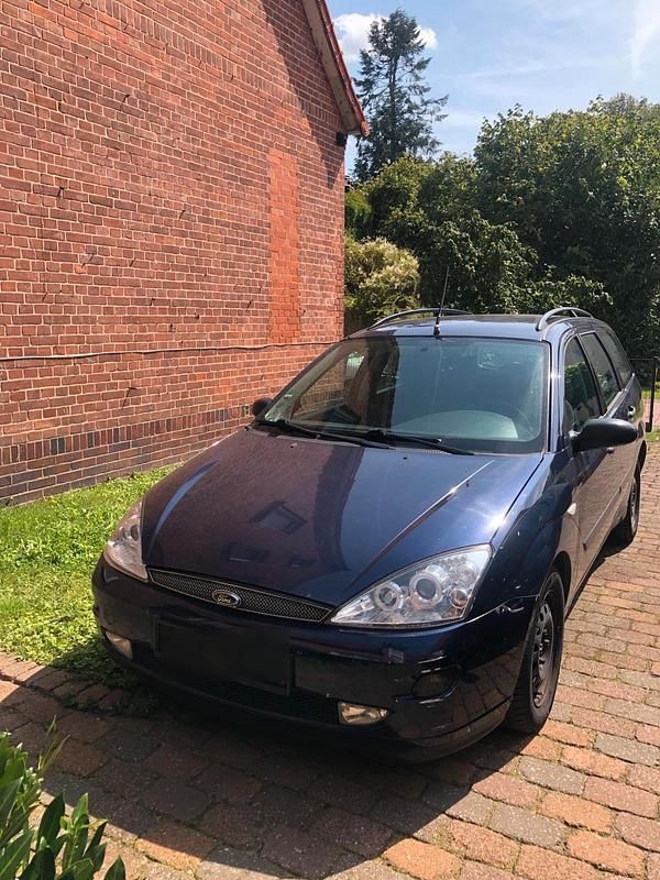 Blau Gebraucht 2001 Ford Focus Kombi | 750 € - Bild 1/4