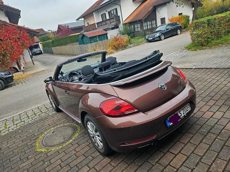 Braun Gebraucht 2017 VW Beetle Sound Cabrio | 19.500 € - Bild 1/4