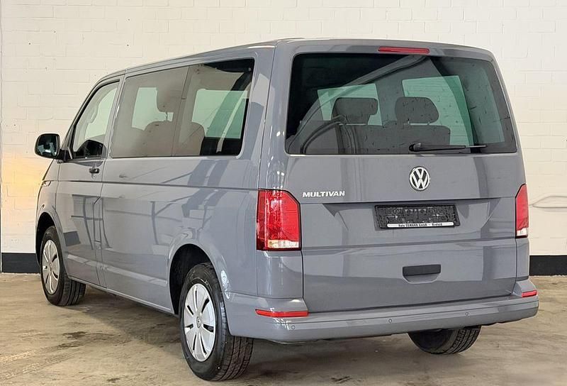 Gebraucht VW Multivan Family 150 PS (110 kW) 2021 Grau Van
