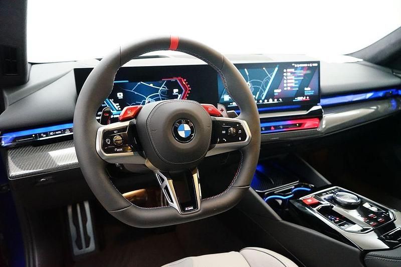 Neu BMW M5 Shadowline 727 PS (534 kW) 2025 Blau Limousine