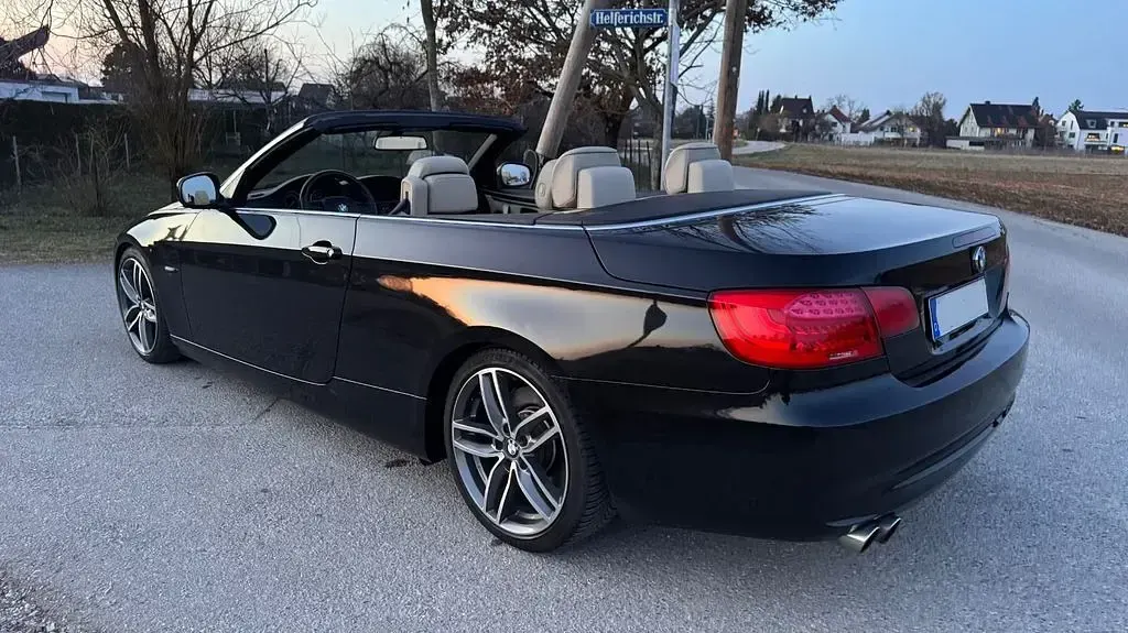 Gebraucht BMW 330 Cabriolet Comfort Edition 245 PS (180 kW) 2011 Schwarz Cabrio