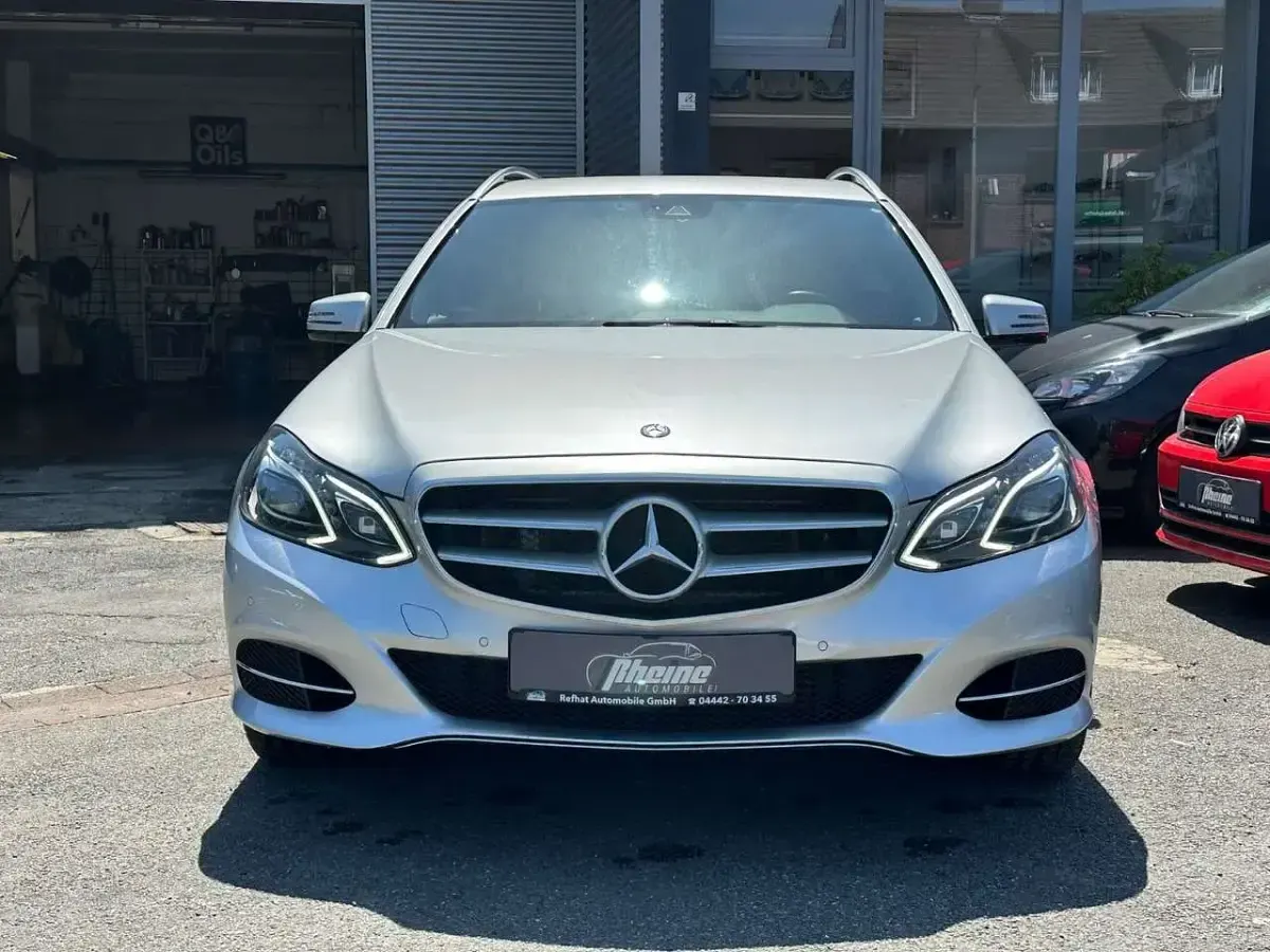 Gebraucht Mercedes E220 Avantgarde 170 PS (125 kW) 2016 Iridiumsilber Kombi