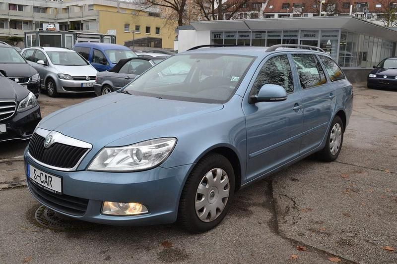 Grau Gebraucht 2011 Skoda Octavia Ambiente Kombi | 4.900 € (Guter Preis) - Bild 1/4