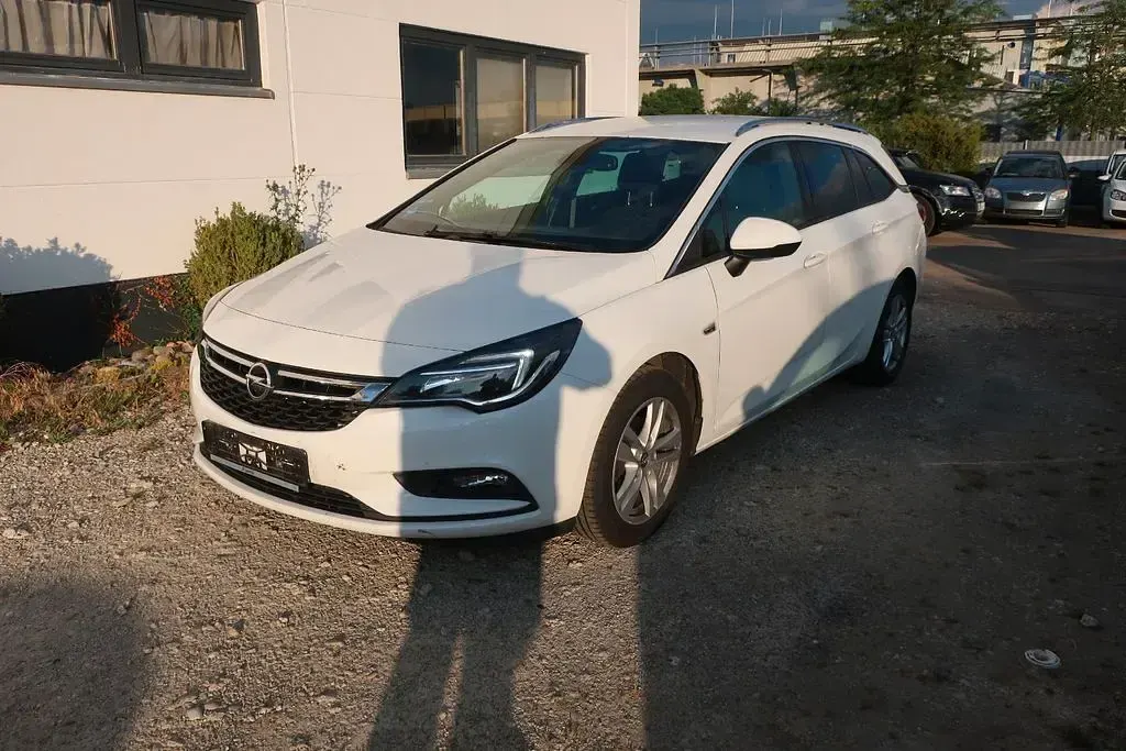 Gebraucht Opel Astra Dynamic 150 PS (110 kW) 2017 Weiß Kombi