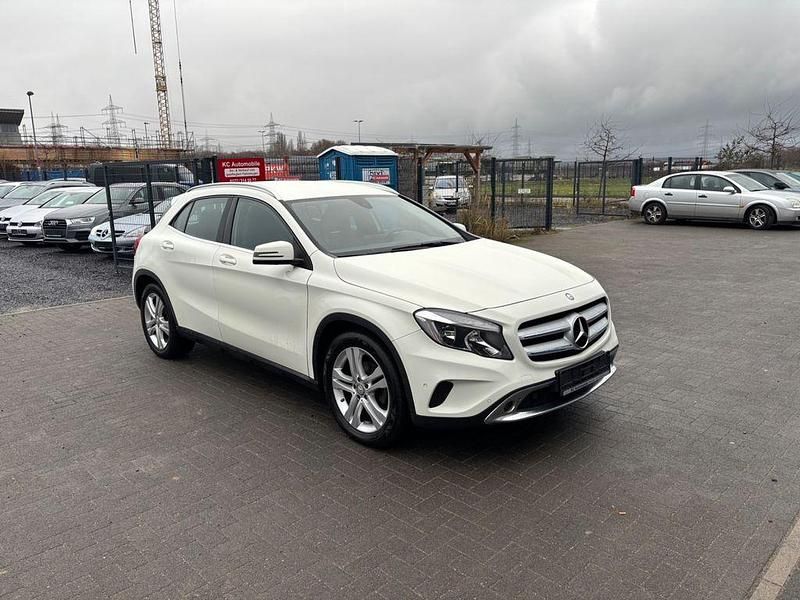 Weiß Gebraucht 2016 Mercedes GLA220 SUV | 12.750 € (Fairer Preis) - Bild 1/4