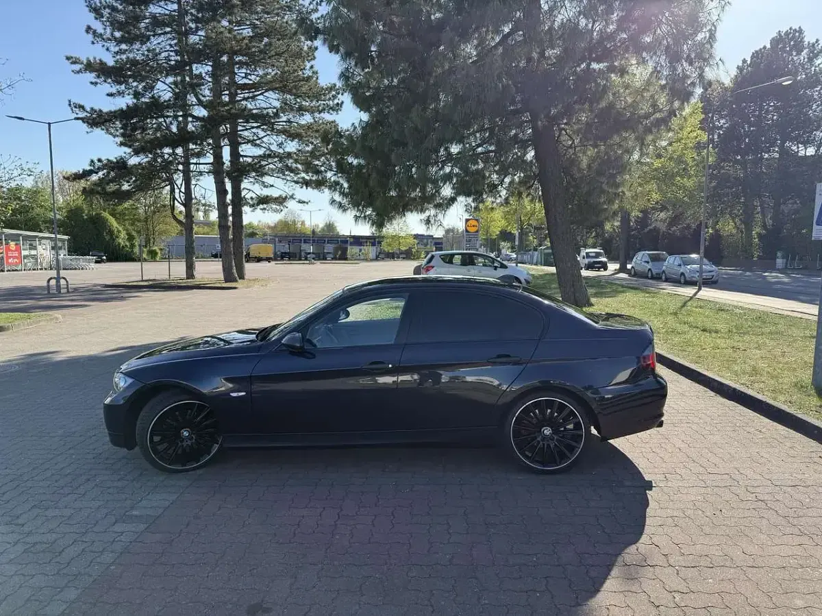 Gebraucht BMW 320 150 PS (110 kW) 2005 Blau Limousine