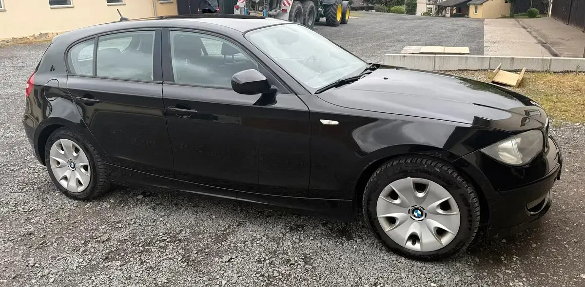 Gebraucht BMW 118 143 PS (105 kW) 2011 Schwarz Kleinwagen