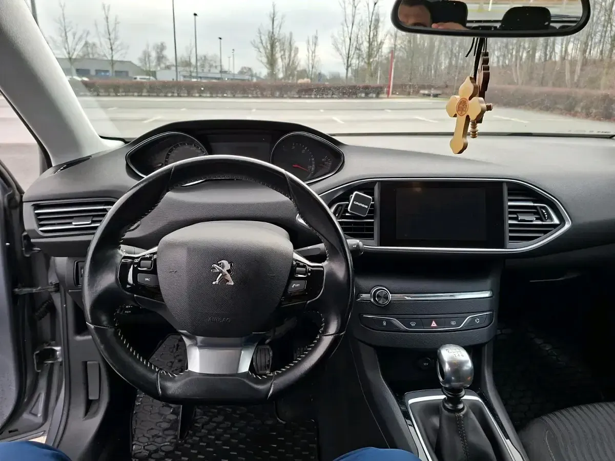 Gebraucht Peugeot 308 115 PS (84 kW) 2016 Grau Kombi