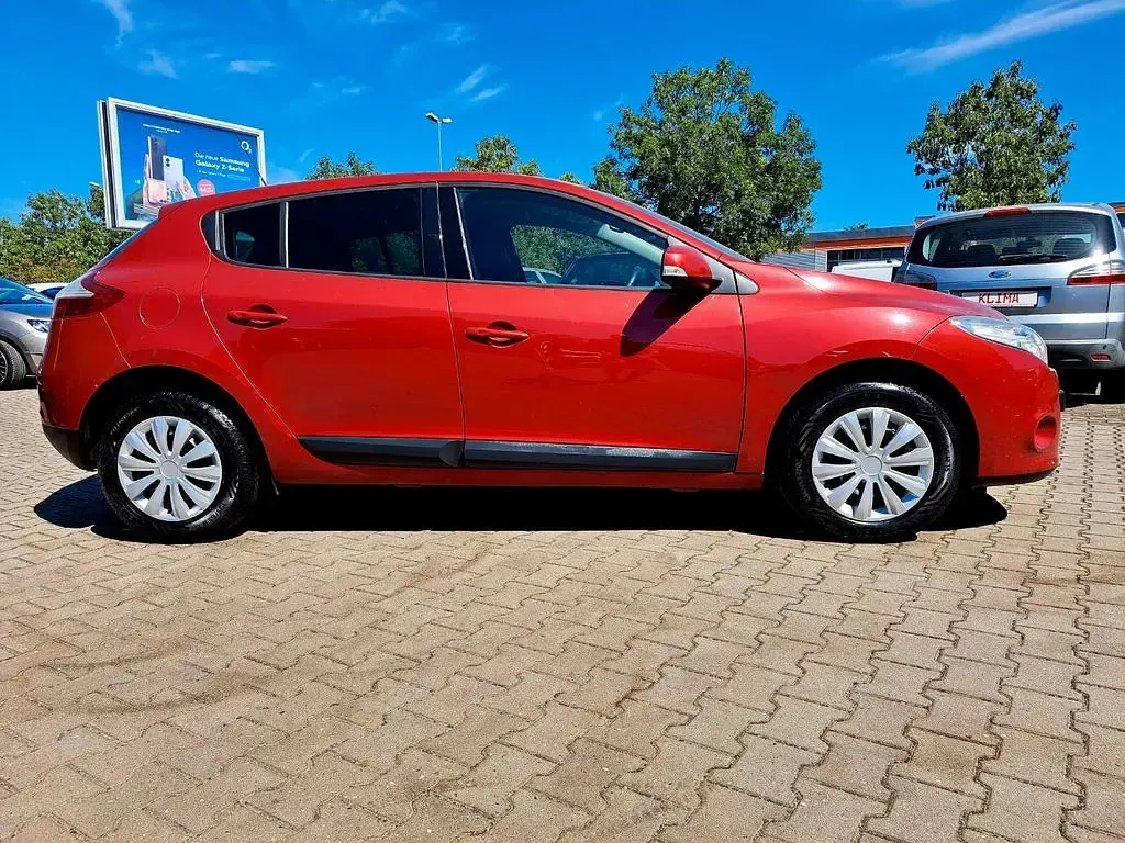 Gebraucht Renault Mégane III 110 PS (80 kW) 2009 Rot Limousine