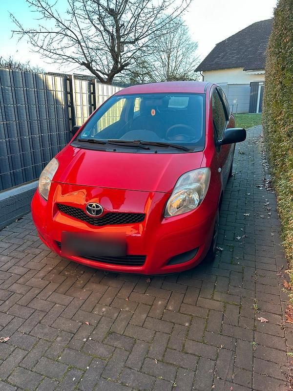 Gebraucht Toyota Yaris 68 PS (50 kW) 2010 Rot Kleinwagen