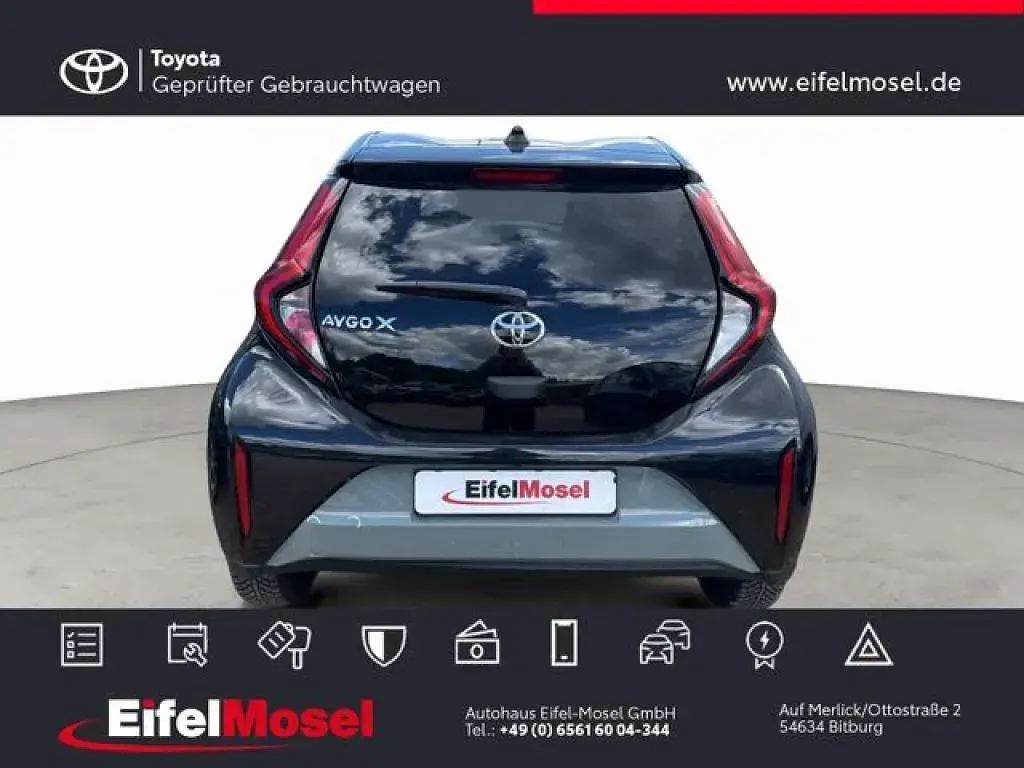 Gebraucht Toyota Aygo X Basis 72 PS (52 kW) 2025 Urban khaki / night sky black SUV