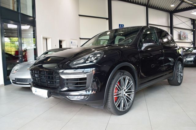 Schwarz Gebraucht 2014 Porsche Cayenne Turbo SUV | 33.899 € (Fairer Preis) - Bild 1/3