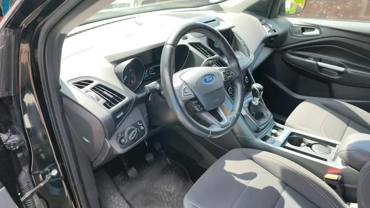 Gebraucht Ford Kuga 150 PS (110 kW) 2017 Schwarz SUV