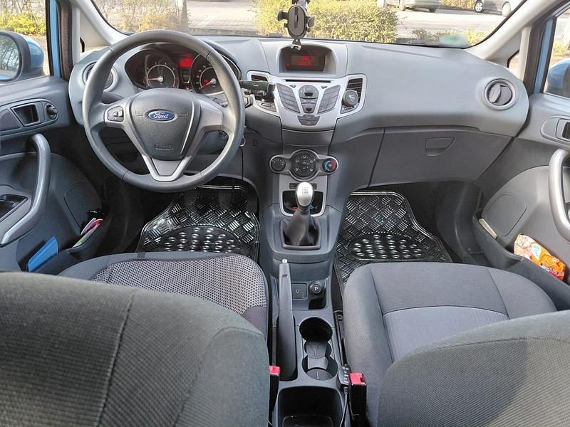 Second-hand Ford Fiesta 2011 Albastru Hatchback