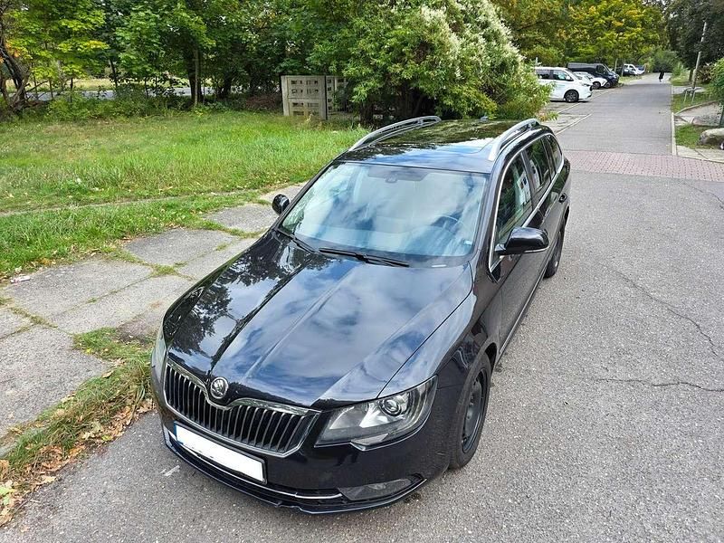 Schwarz Gebraucht 2013 Skoda Superb Elegance Kombi | 5.500 € - Bild 1/4