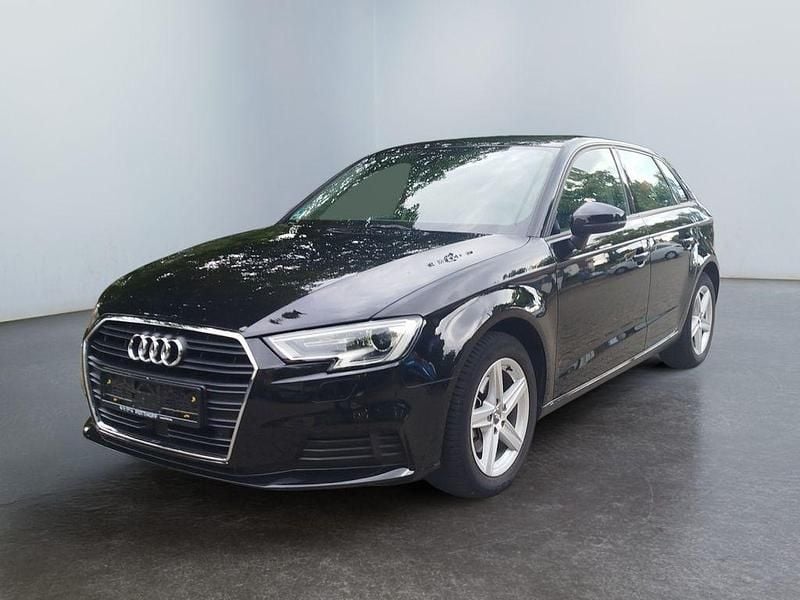Schwarz Gebraucht 2018 Audi A3 Sportback Comfort Limousine | 16.550 € (Guter Preis) - Bild 1/4