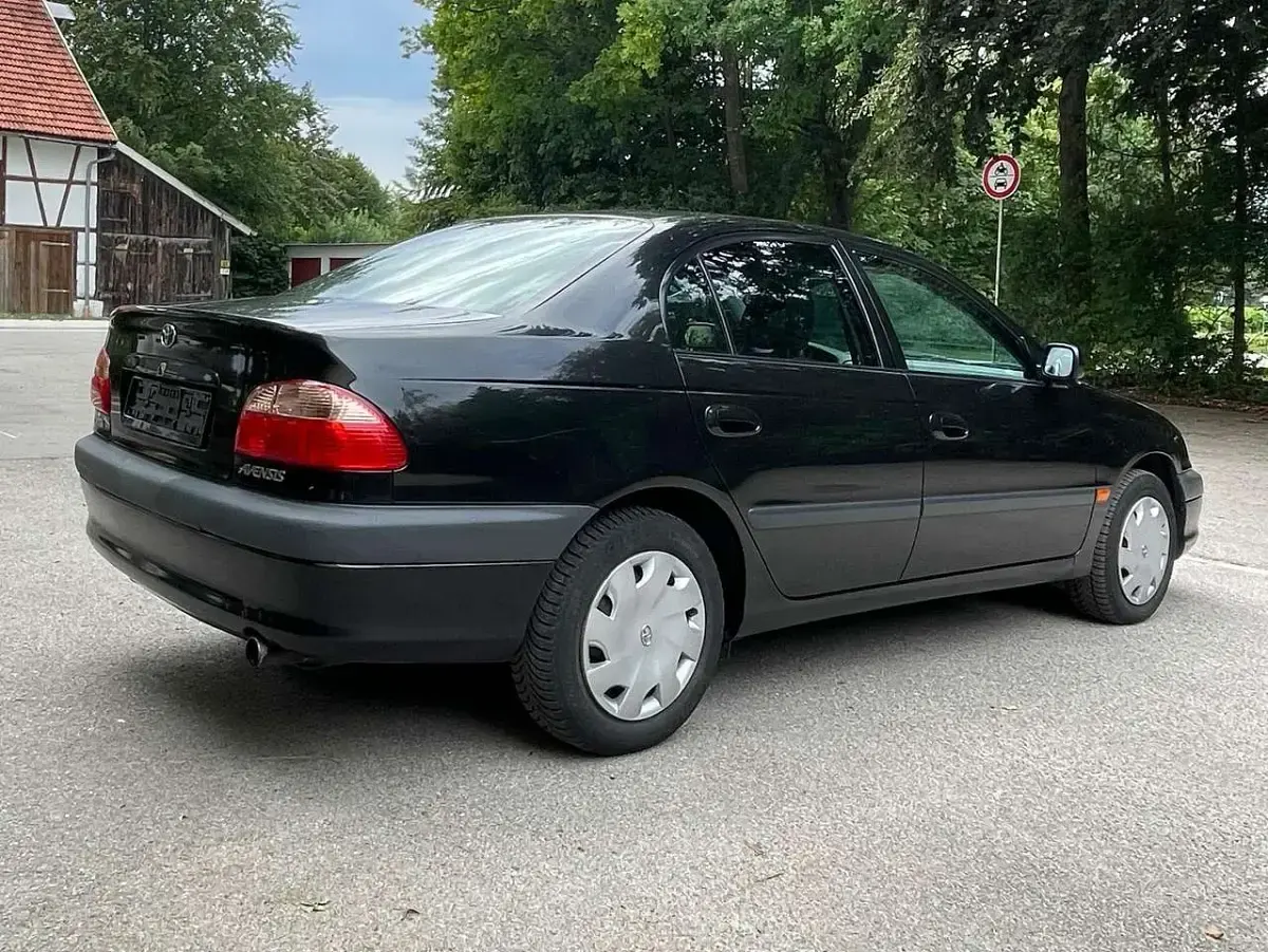 Gebraucht Toyota Avensis Sol 150 PS (110 kW) 2001 Schwarz Limousine