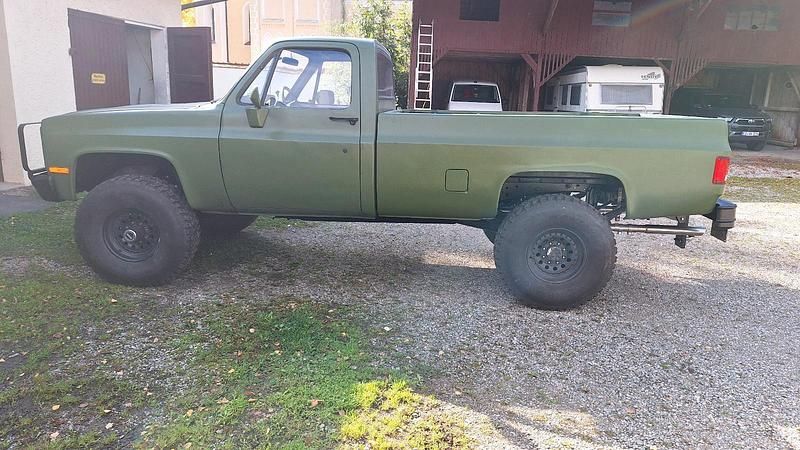 Grün Gebraucht 1986 Chevrolet 2500 SUV | 25.000 € - Bild 1/4
