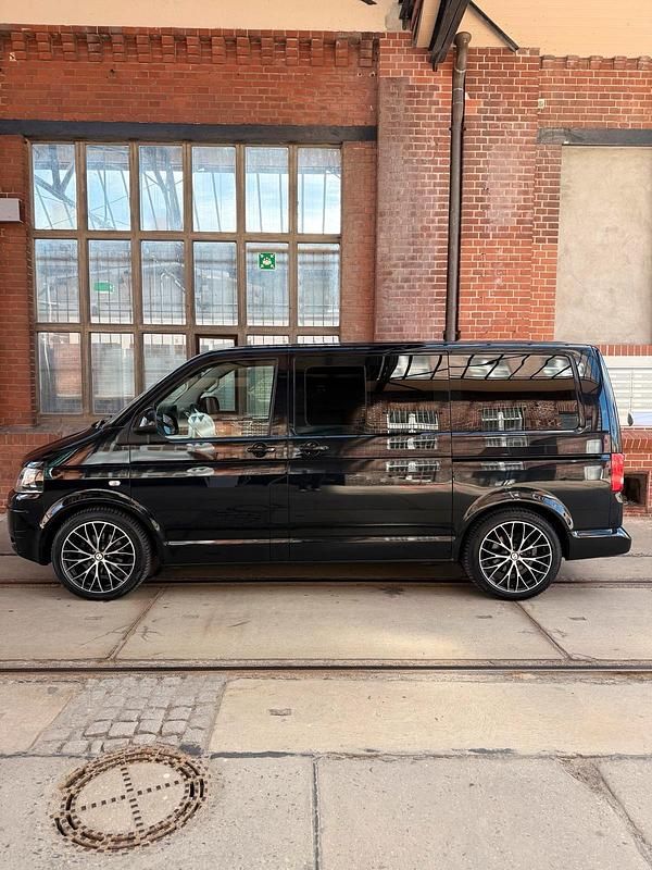 Second-hand VW T5 140 CP (102 kW) 2012 Negru Van