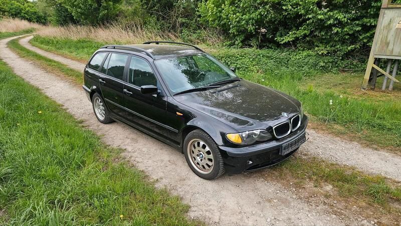 Schwarz Gebraucht 2001 BMW 320 Kombi | 1.899 € (Guter Preis) - Bild 1/4