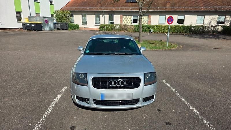 Second-hand Audi TT 240 CP (176 kW) 2000 Argintiu Coupe
