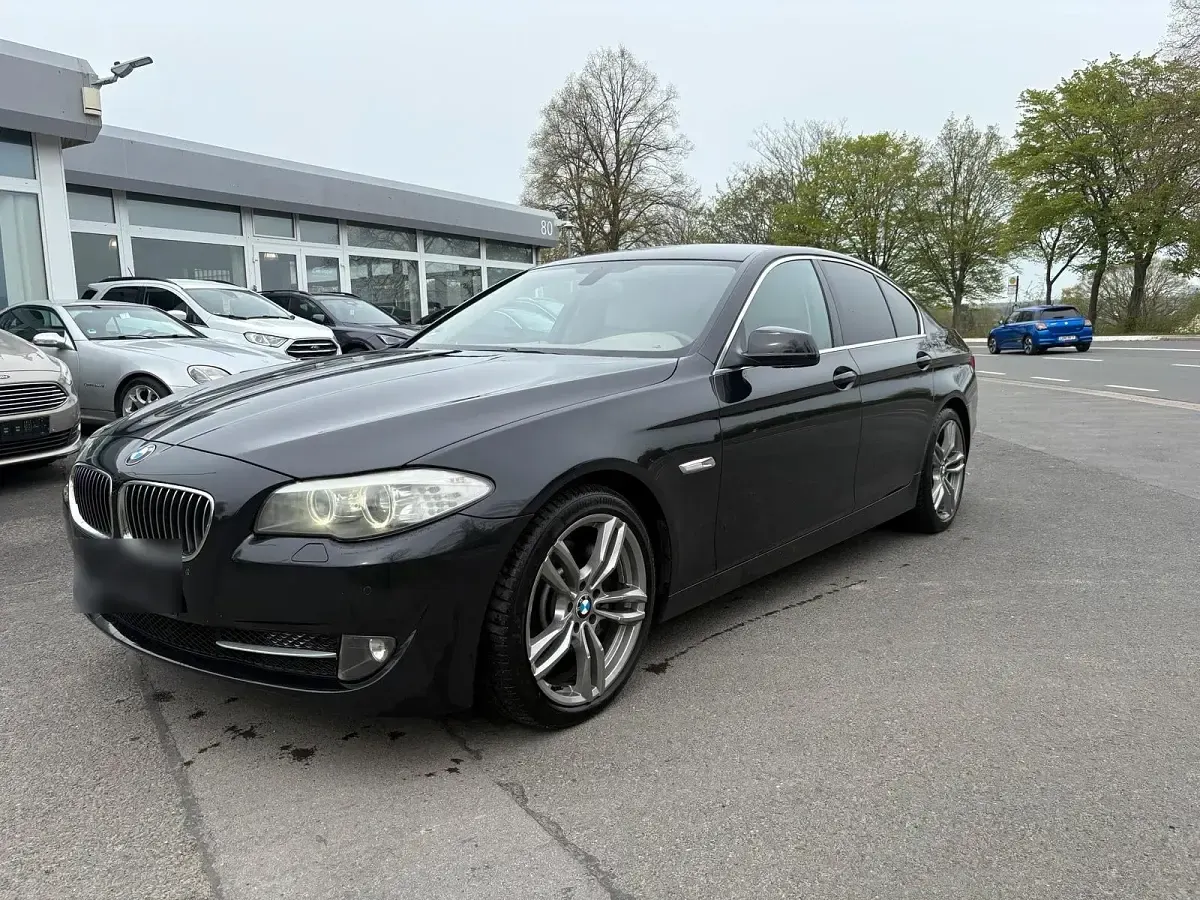 Gebraucht BMW 530 258 PS (189 kW) 2012 Schwarz Limousine