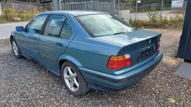 Gebraucht BMW 320 150 PS (110 kW) 1997 Blau Limousine
