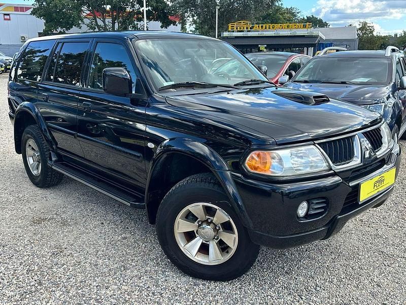 Schwarz Gebraucht 2006 Mitsubishi Pajero SUV | 8.990 € (Fairer Preis) - Bild 1/4