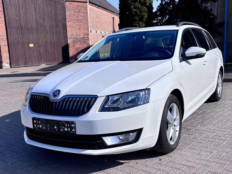 Gebraucht Skoda Octavia Ambition 105 PS (77 kW) 2014 Weiß Kleinwagen