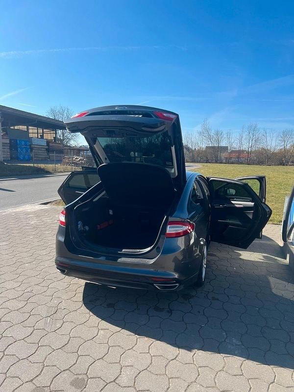 Gebraucht Ford Mondeo 179 PS (131 kW) 2015 Grau Limousine