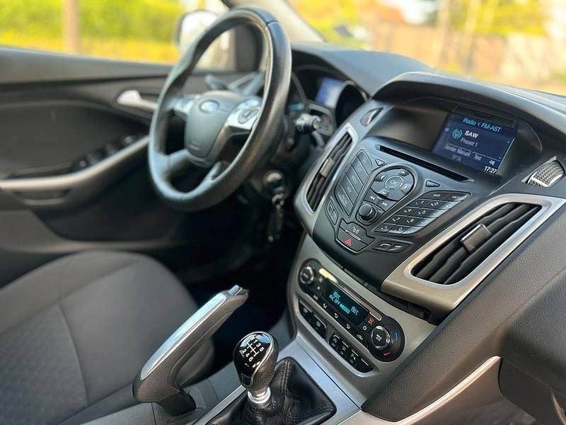 Usata Ford Focus 125 CV (91 kW) 2013 Grigio Station wagon