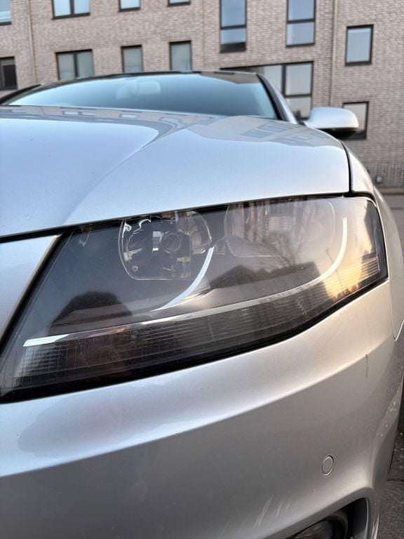 Gebraucht Audi A4 Ambiente 120 PS (88 kW) 2011 Silber Limousine