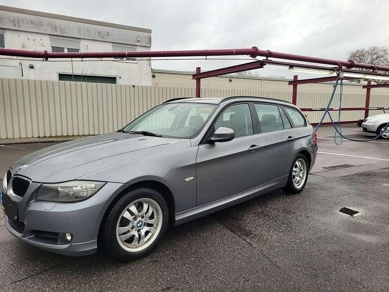 Gebraucht BMW 318 143 PS (105 kW) 2011 Spacegrau metallic Kombi