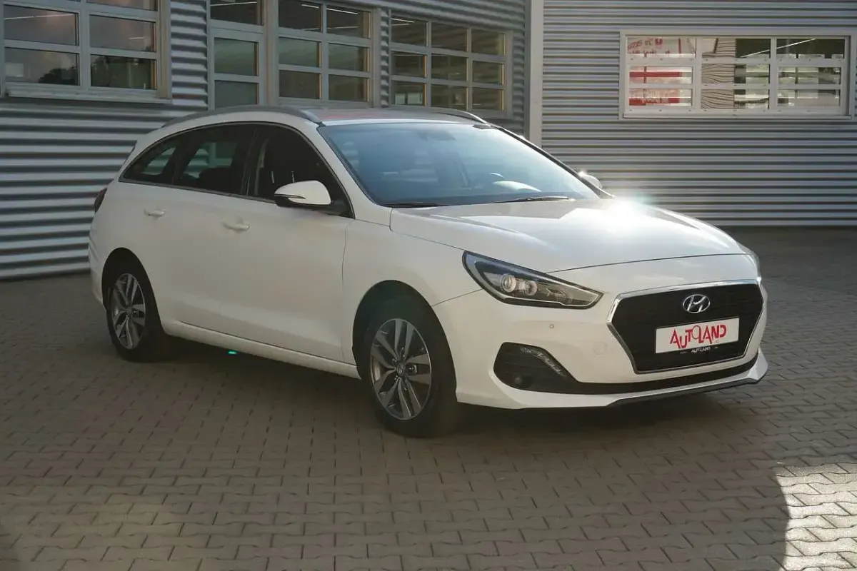 Gebraucht Hyundai i30 Style 140 PS (102 kW) 2020 Weiß Kombi