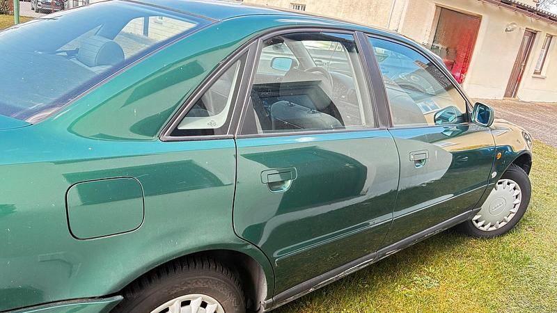 Usata Audi A4 125 CV (91 kW) 1996 Verde Berlina