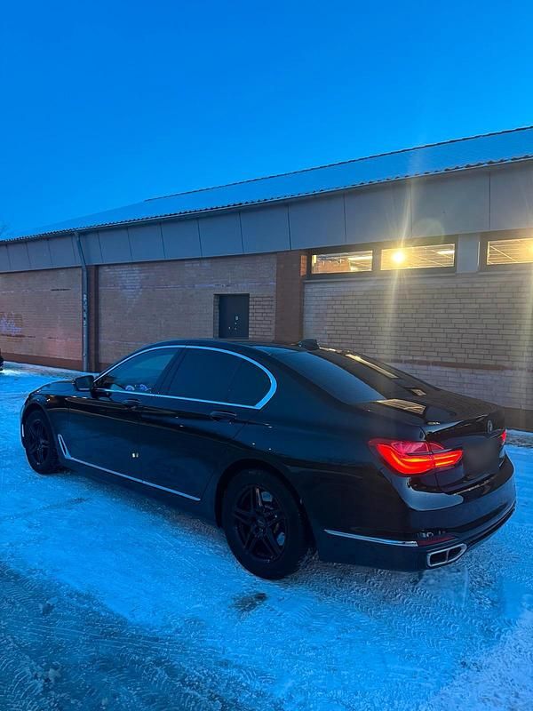 Gebraucht BMW 730 265 PS (194 kW) 2016 Schwarz Limousine
