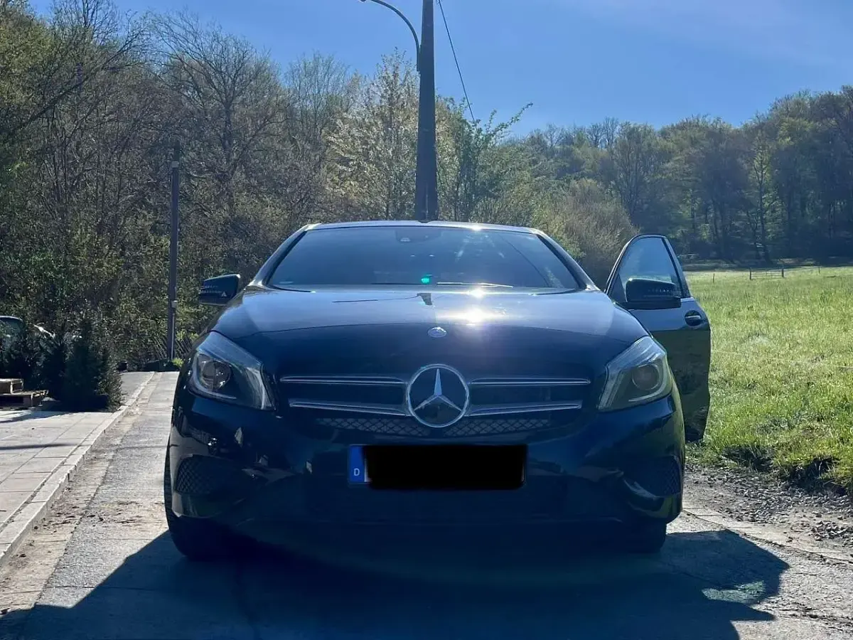 Gebraucht Mercedes A200 Urban 156 PS (114 kW) 2014 Schwarz Kleinwagen