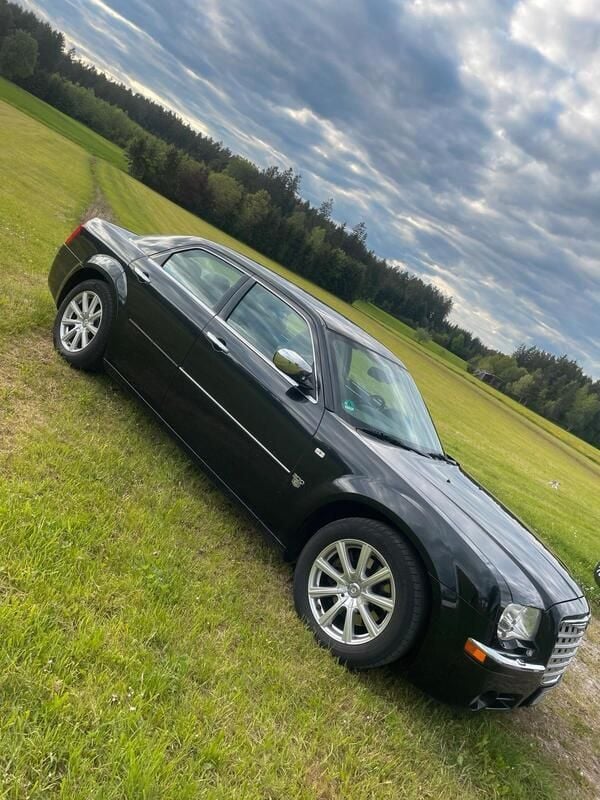Schwarz Gebraucht 2007 Chrysler 300C Limousine | 6.700 € (Fairer Preis) - Bild 1/4