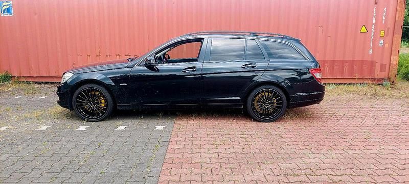 Gebraucht Mercedes C180 156 PS (114 kW) 2010 Schwarz Kombi