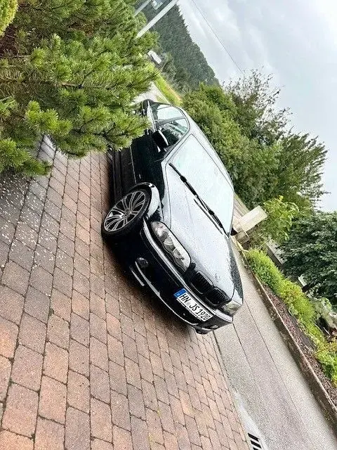Gebraucht BMW 325 Sport Line 192 PS (141 kW) 2001 Schwarz Limousine